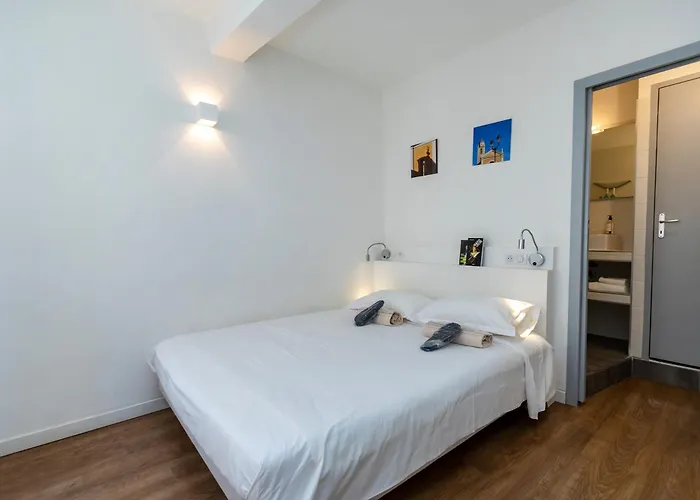 Appartements T2 Rue Conventionnel Chiappe, Quartier Citadelle Port Apartment *