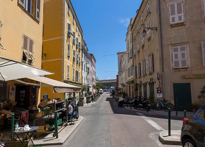 Apartment Appartements T2 Rue Conventionnel Chiappe, Quartier Citadelle Port
