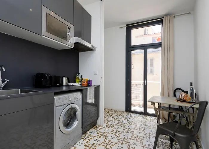 Apartment Appartements T2 Rue Conventionnel Chiappe, Quartier Citadelle Port