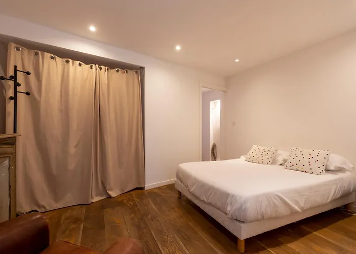 Appartements T2 Rue Conventionnel Chiappe, Quartier Citadelle Port Ajaccio (Corsica)
