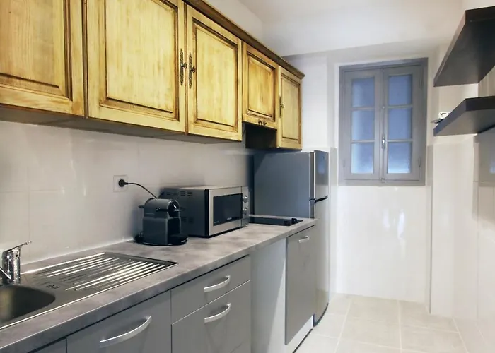 Apartment Appartements T2 Rue Conventionnel Chiappe, Quartier Citadelle Port