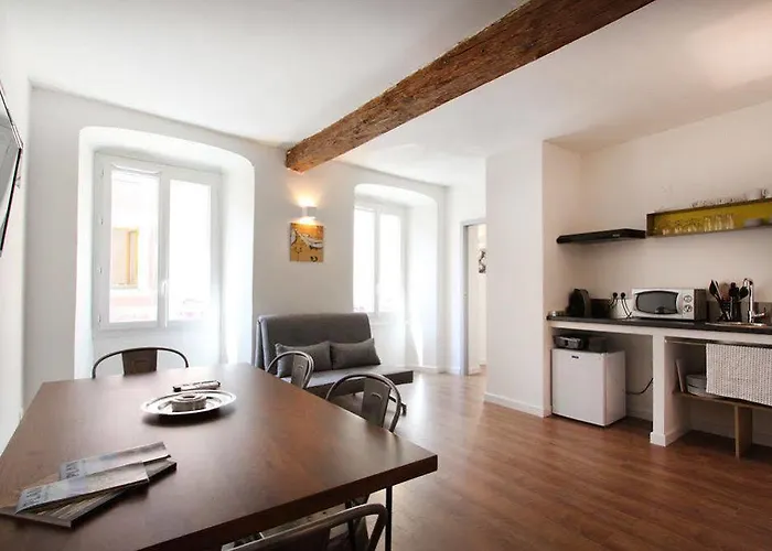 Apartment Appartements T2 Rue Conventionnel Chiappe, Quartier Citadelle Port *