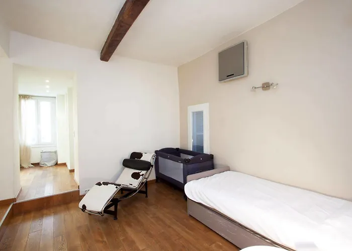 Apartment Appartements T2 Rue Conventionnel Chiappe, Quartier Citadelle Port