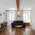 Daire Appartements T2 Rue Conventionnel Chiappe, Quartier Citadelle Port Ajaccio (Corsica)
