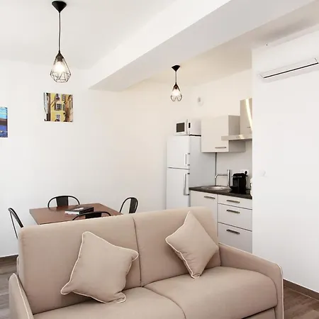 Au Coeur De La Vieille Pietonne & Citadelle Apartment