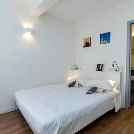 Au Coeur De La Vieille Pietonne & Citadelle Apartment *