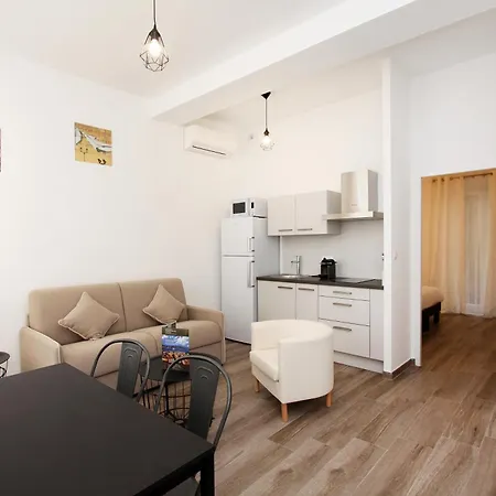 T2 Rue Conventionnel Chiappe, Quartier Citadelle Port * Ajaccio (Corsica)