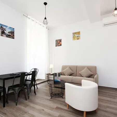 T2 Rue Conventionnel Chiappe, Quartier Citadelle Port Apartment