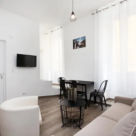 T2 Rue Conventionnel Chiappe, Quartier Citadelle Port Apartment *